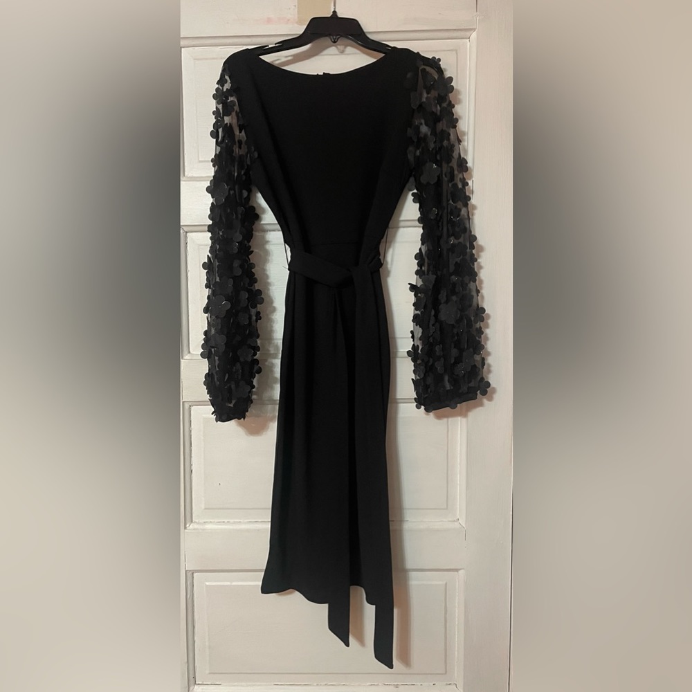 Elegant black dress with see-through sleeves with flowers with gold etching